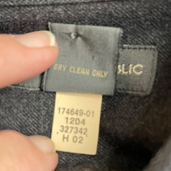 Banana Republic Men’s XL 100% Wool Shirt Charcoal Gray Heritage Fit Button Front - Picture 5 of 11